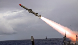Tiết lộ quá trình bắn tên lửa Tomahawk nặng 1000kg phóng từ tàu ngầm tàng hình