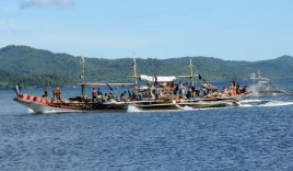 Ngư dân Philippines tố Trung Quốc bắn cảnh cáo tàu cá