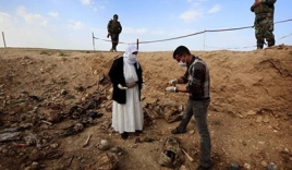 Phát hiện mộ tập thể chôn hơn 100 người bị IS sát hại