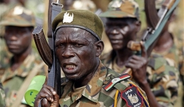 Nam Sudan trả lương dân quân bằng 'Sex'