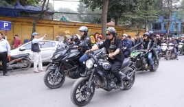 Clip MC Anh Tuấn chạy xe mô-tô Trần Lập trong lễ tang