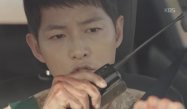 'Hậu Duệ Mặt Trời' tập 11: Song Joong Ki từ bỏ quân phục, liều mạng cứu Song Hye Kyo