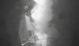 Video: Khu trục hạm Mỹ phóng tên lửa hủy diệt radar phiến quân