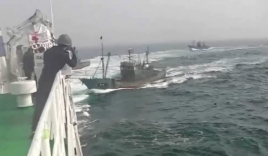 Video: Cảnh sát biển Hàn Quốc nã đạn truy đuổi tàu cá Trung Quốc