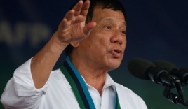 Tổng thống Philippines Duterte chấp nhận mua súng của Trung Quốc