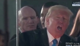 Video: Trump hào hứng hát theo ca sĩ trong buổi hòa nhạc chào mừng