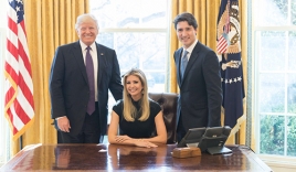 Ái nữ nhà Trump bị chỉ trích vì ngồi ghế Tổng thống khi tiếp Thủ tướng Canada
