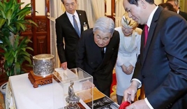 Chủ tịch nước tặng Nhật hoàng phiên bản Bảo vật quốc gia từ thời Lý