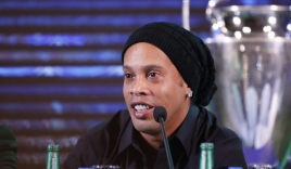 Ronaldinho 'phán' điều đáng mừng về cầu thủ trẻ Việt Nam