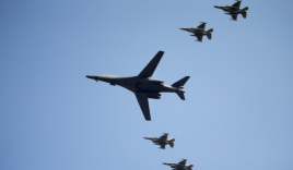 Hai máy bay ném bom Mỹ xuất hiện trên bán đảo Triều Tiên