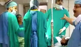 2 bác sĩ mải mê tranh cãi trong phòng mổ khiến bé sơ sinh tử vong