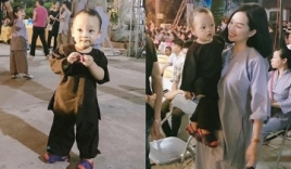 Hình ảnh Ly Kute dẫn bé Khoai Tây đi chùa mùa Vu Lan khiến dân mạng thổn thức