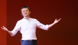 Jack Ma: Có phải tối nào người trẻ Việt Nam cũng xuống phố chơi không? Với một đất nước trẻ, việc của họ phải là làm ăn kinh doanh trên mạng chứ?