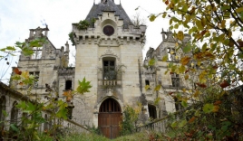 Hơn 9.000 người góp tiền mua chung lâu đài bỏ hoang, xập xệ