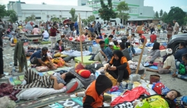 Thảm họa động đất, sóng thần ở Indonesia: Số người chết đã lên tới 420