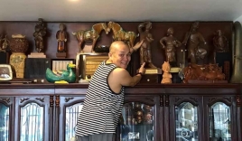 Nghệ sĩ Xuân Hinh để lộ nhiều đồ cổ quý giá trong căn nhà tiền tỷ