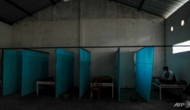 Indonesia nhốt người trốn cách ly vào nhà hoang 14 ngày