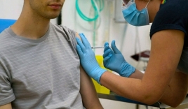 Mỹ bắt đầu thử nghiệm vaccine Covid-19 trên người