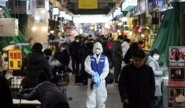 Hàn Quốc báo động đỏ sau gần 20 ca nhiễm Covid-19 từ một người