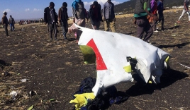 Cận cảnh hiện trường thảm kịch rơi máy bay ở Ethiopia khiến 157 người thiệt mạng
