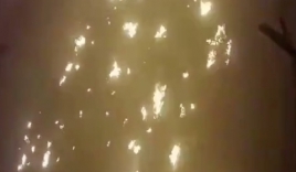 Khoảnh khắc máy bay chở 176 người nổ tung thành ngàn mảnh đuốc lửa khi rơi ở Iran