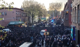 Hàng nghìn người New York tham gia tang lễ bất chấp lệnh giãn cách xã hội