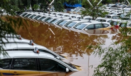 Cơn mưa đêm Giao thừa nhấn chìm cả thành phố Jarkata