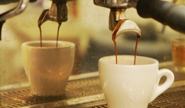 Uống bao nhiêu tách cà phê mỗi ngày thì không nguy hiểm