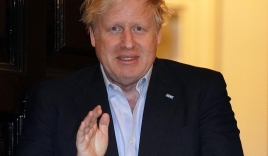 Thủ tướng Anh vào phòng chăm sóc tích cực vì Covid-19