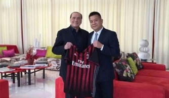 Doanh nhân Trung Quốc chi bộn tiền mua CLB bóng đá AC Milan