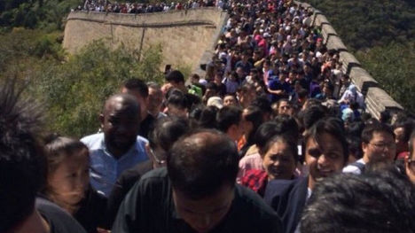 24h qua ảnh: Vạn Lý Trường Thành “thất thủ” trong dịp nghỉ lễ ở Trung Quốc
