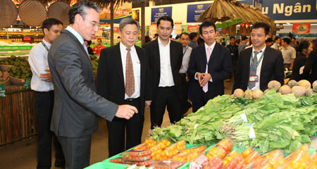 Bớt ngoại thêm nội: Hàng Việt đổi phận trên giá siêu thị