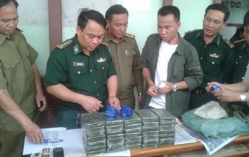 Video: Bắt nóng 2 đối tượng vận chuyển ma túy từ Lào về Việt Nam