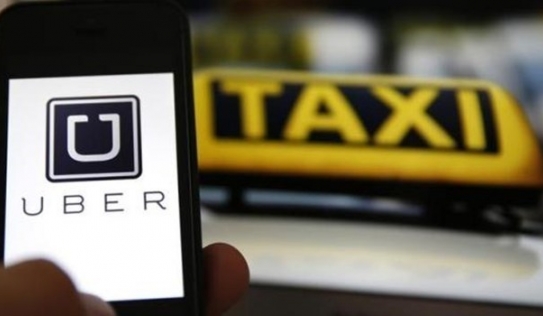 Taxi truyền thống đề xuất giảm thuế để cạnh tranh với Uber, Grab