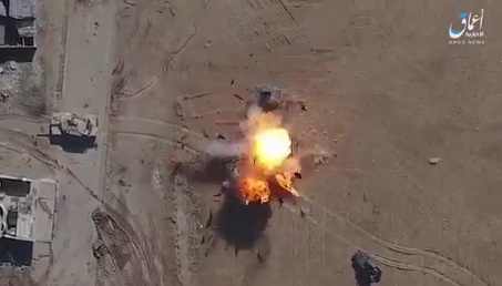 Video: Thiết giáp Iraq nổ tung vì trúng bom của phiến quân IS
