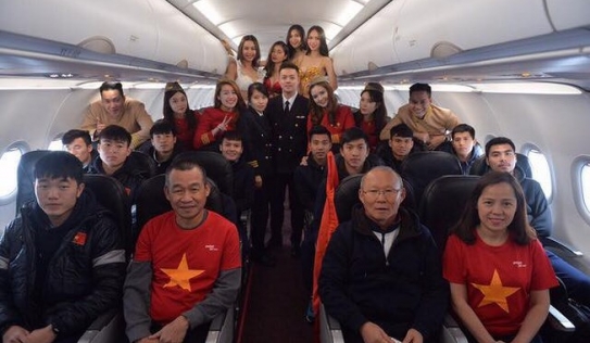 Xử phạt nghiêm Vietjet Air vì sự cố người mẫu mặc phản cảm đón U23 Việt Nam