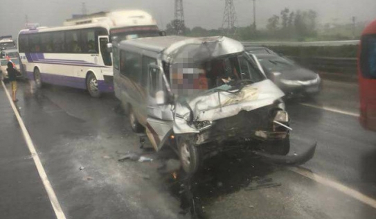 Tai nạn liên hoàn trên cao tốc Pháp Vân - Cầu Giẽ, nhiều người bị thương