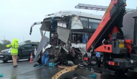Dựng lại hiện trường vụ xe cứu hỏa đấu đầu xe khách trên cao tốc Pháp Vân – Cầu Giẽ