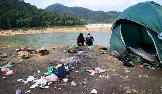 Khu du lịch Hàm Lợn ưa thích của giới trẻ Hà Nội: Cắm trại, đi về, và những bãi rác còn nguyên!