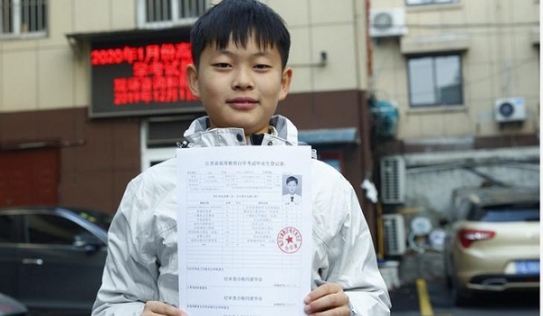 Cậu bé từng bị chẩn đoán bại não lập kỷ lục Guinness, 11 tuổi vào đại học