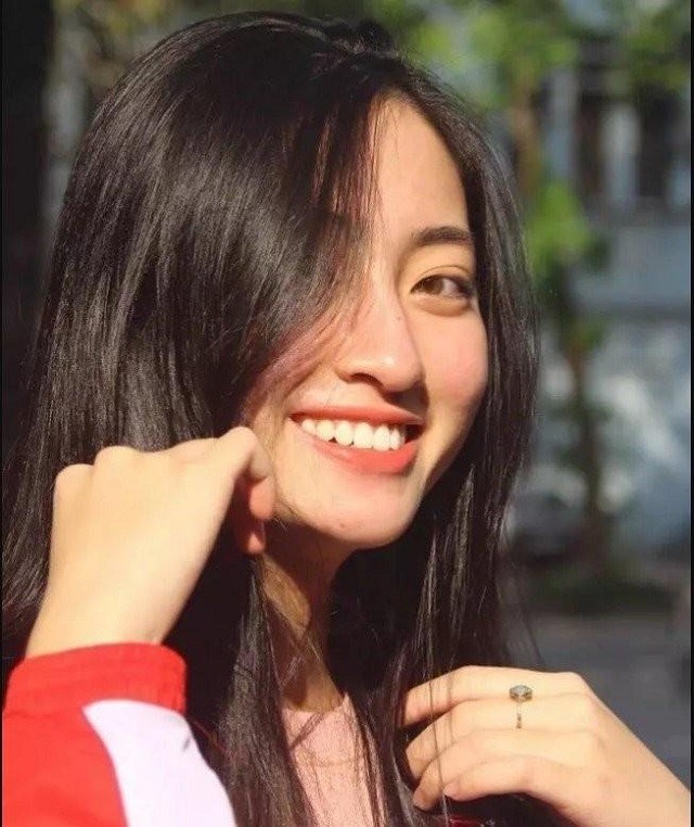 Lương Thùy Linh lộ nhan sắc thật qua ảnh cam thường khiến dân tình xôn xao - Ảnh 4 Lương Thùy Linh lộ nhan sắc thật qua ảnh cam thường khiến dân tình xôn xao - Ảnh 4