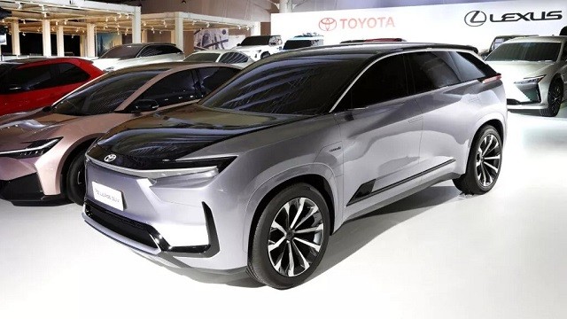 SUV bZ cỡ lớn là tên gọi chung chung của mẫu xe được Toyota công bố cách đây 2 năm. SUV bZ cỡ lớn là tên gọi chung chung của mẫu xe được Toyota công bố cách đây 2 năm.