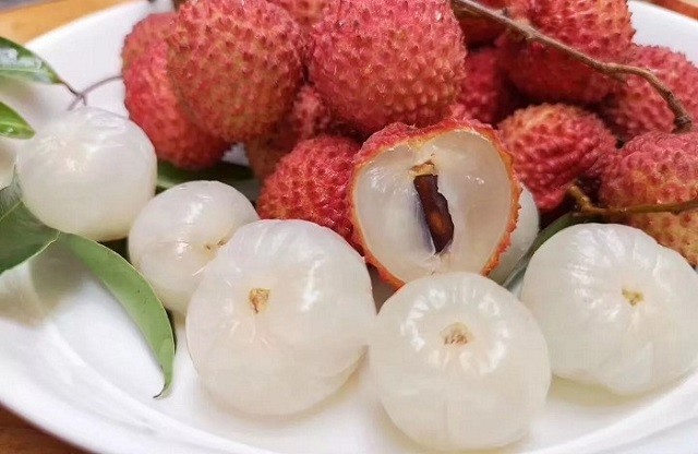 Chọn vải không sâu đầu cực dễ, bảo quản ăn quanh năm nhờ những mẹo này Chọn vải không sâu đầu cực dễ, bảo quản ăn quanh năm nhờ những mẹo này
