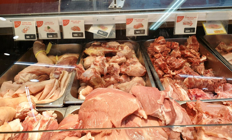 Tin tức kinh doanh 24h: Giá thịt lợn ở chợ giảm 'nhỏ giọt', Giá mua điện mặt trời mới 1