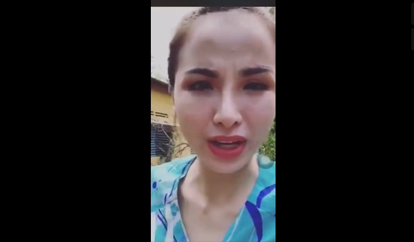 Hoa hậu Diễm Hương đáp trả khi đang livestream thì bị nói mắt lé 1