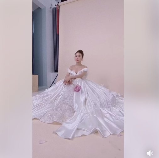 'Bạn gái đại gia' của Ngô Kiến Huy lộ clip diện váy cưới, rộ nghi vấn sắp kết hôn 3