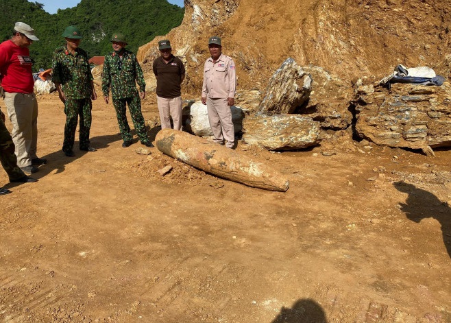 Quảng Bình: Đang đào đất, nhóm công nhân bủn rủn phát hiện 'vật thể lạ' 1