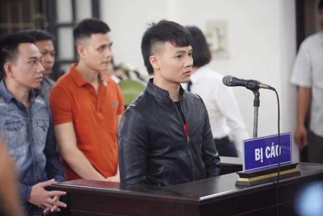 Tin tức pháp luật 24h: Truy tìm thanh niên trộm hơn 700 triệu đồng, 100 công an đột kích sới gà ở Quảng Ninh 3