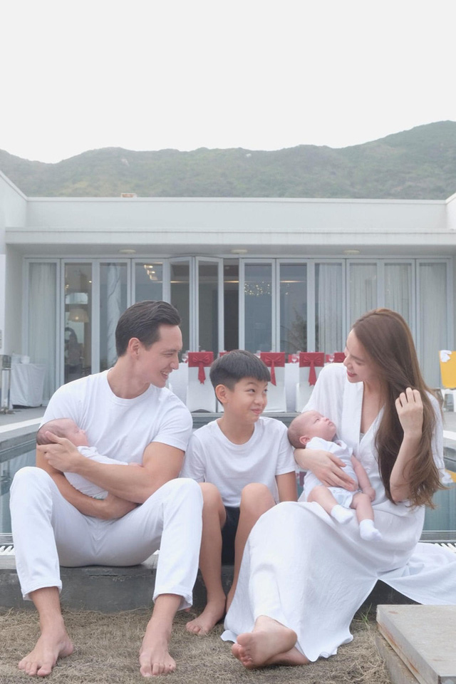 Hồ Ngọc Hà ấm ức vì Kim Lý dành hết tình yêu cho 'người tình kiếp trước' 2 Hồ Ngọc Hà ấm ức vì Kim Lý dành hết tình yêu cho 'người tình kiếp trước' 2