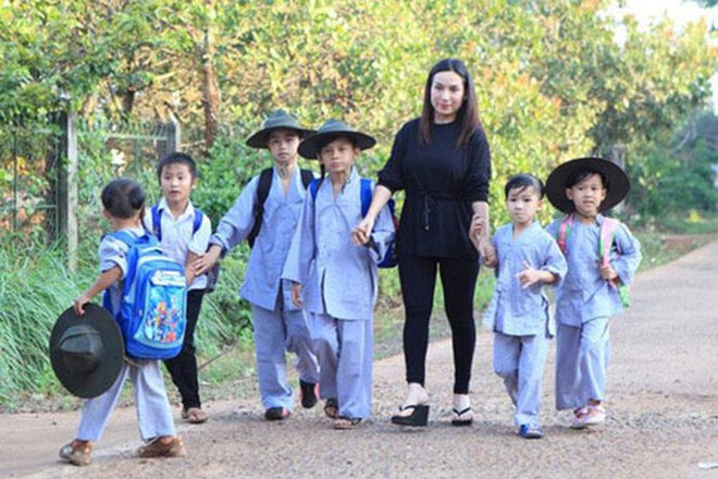 Phi Nhung giãi bày nỗi lòng khi bị cho là tham công tiếc việc, lao vào kiếm tiền như con thiêu thân 2 Phi Nhung giãi bày nỗi lòng khi bị cho là tham công tiếc việc, lao vào kiếm tiền như con thiêu thân 2